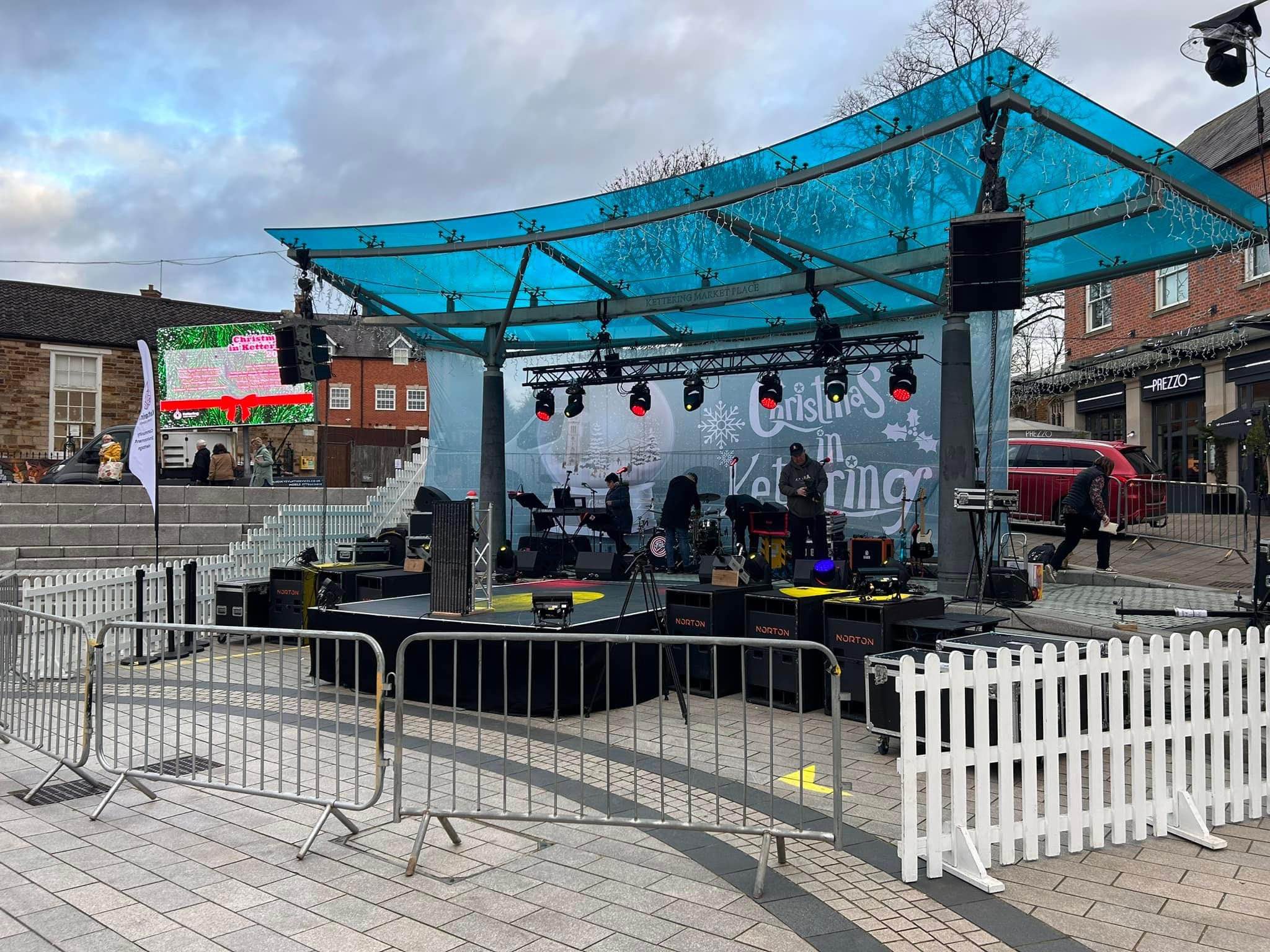 Kettering , northampton, christmas lights , christmas lights in kettering  , northampton , cannock sound hire , stage men , sound hire , stage hire ,