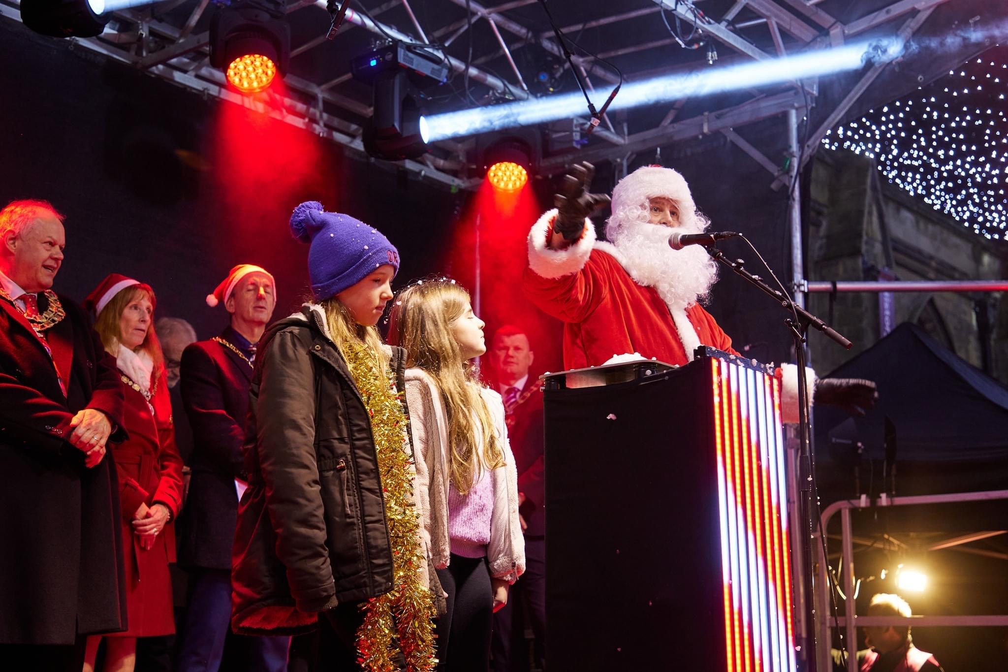 lichfield , lichfield christmas 2022 , lichfield lights , lichfield christmas lights , lichfield free concert , stage men , cannock sound hire ,