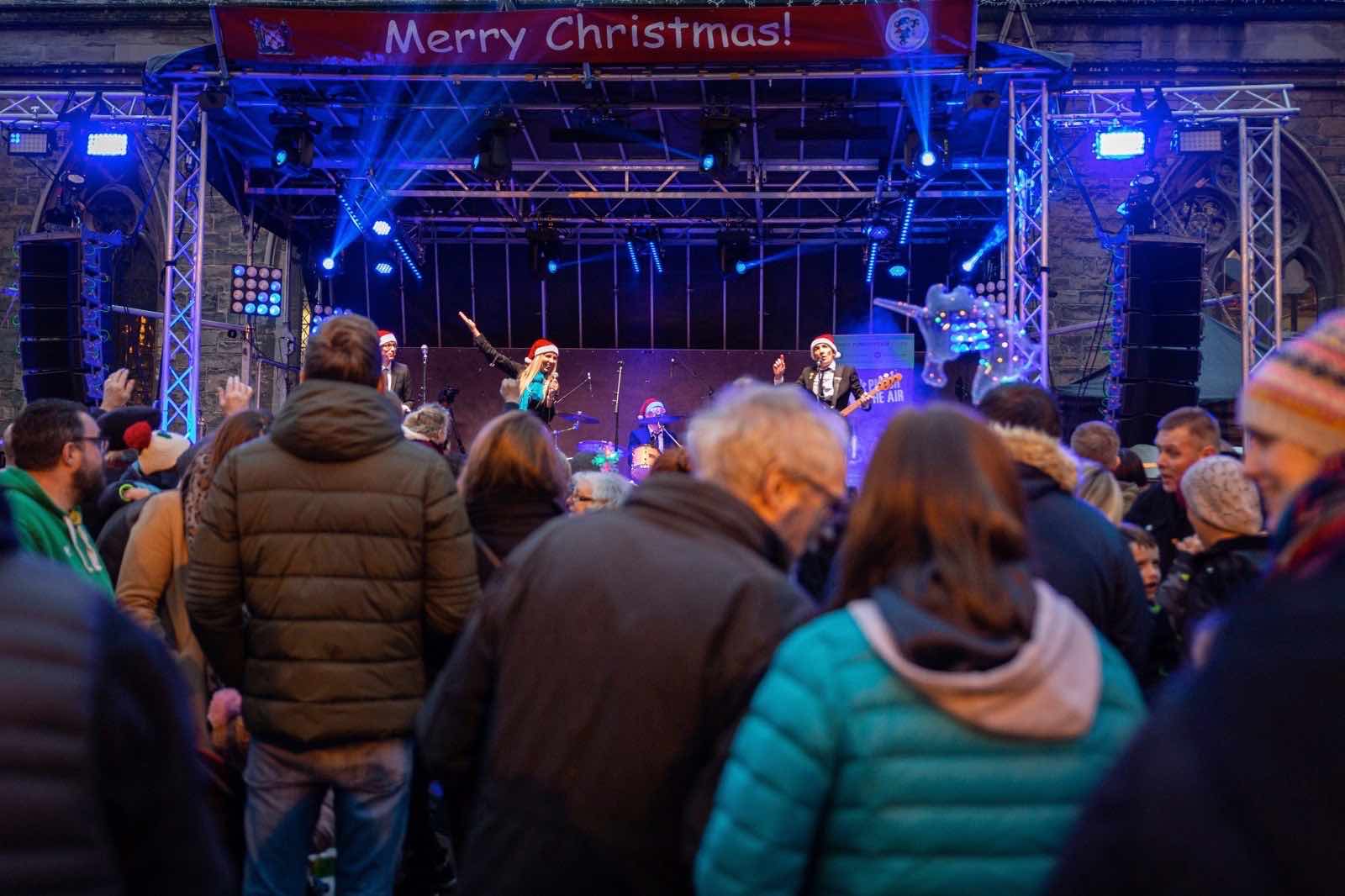 Lichfield christmas , lichfield lights , lichfield switch on , lichfield 2019 , lichfield news lichfield concert , christmas shopping in lichfield , lichfield opening hours , lichfield review , cannocksound , stage men , 