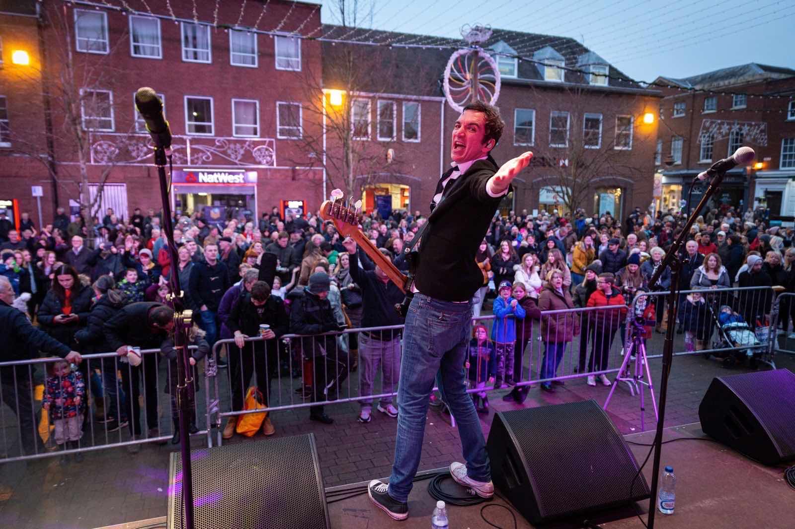 Lichfield christmas , lichfield lights , lichfield switch on , lichfield 2019 , lichfield news lichfield concert , christmas shopping in lichfield , lichfield opening hours , lichfield review , cannocksound , stage men , 