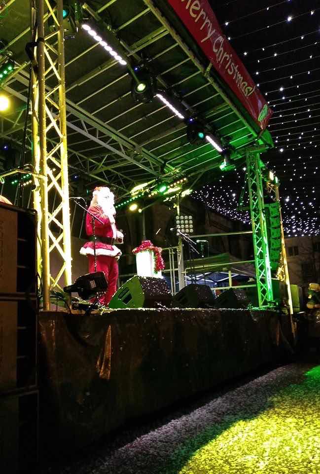 Lichfield christmas , lichfield lights , lichfield switch on , lichfield 2019 , lichfield news lichfield concert , christmas shopping in lichfield , lichfield opening hours , lichfield review , cannocksound , stage men , 
