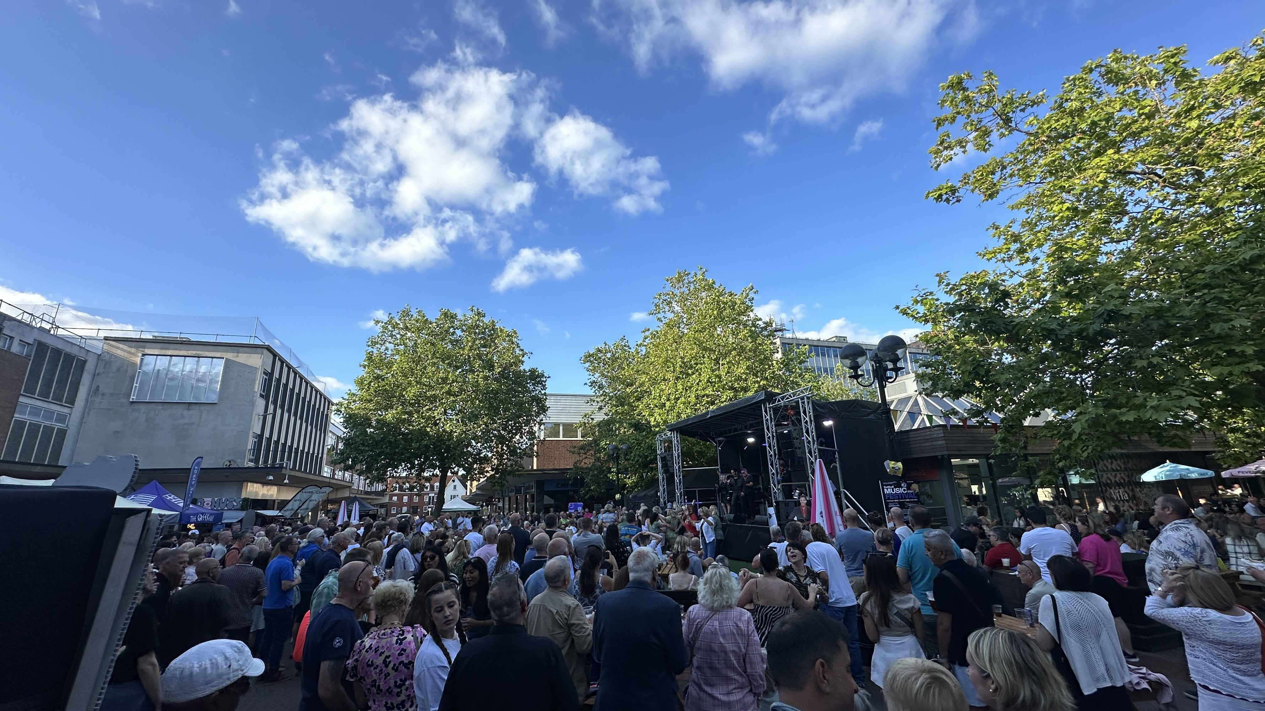 solihull music, solihull free festival , solihull summerfest , free tickets , hire , rent , stage men , cannock sound , free music solihull , whats on in solihull ,