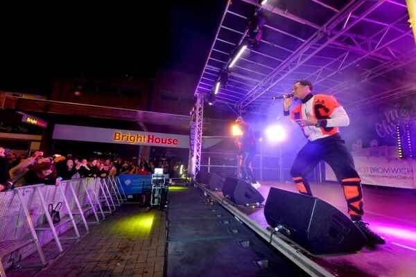 west bromwich christmas lights 2019 , west bromwich xmas lights 2019 , christmas lights switch on production 2019 , 