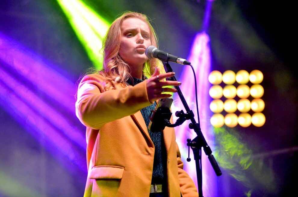 west bromwich christmas , west bromwich lights , west bromwich switch on , west bromwich 2019 , west bromwich news , west bromwich concert , christmas shopping in west bromwich , west bromwich opening hours , west bromwich review , cannocksound , stage men , 